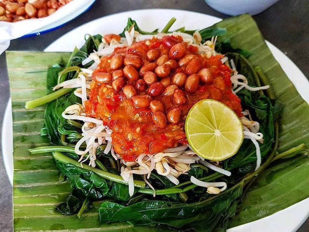 Mencoba Plecing Kangkung Di Pasar Tradisional Lombok