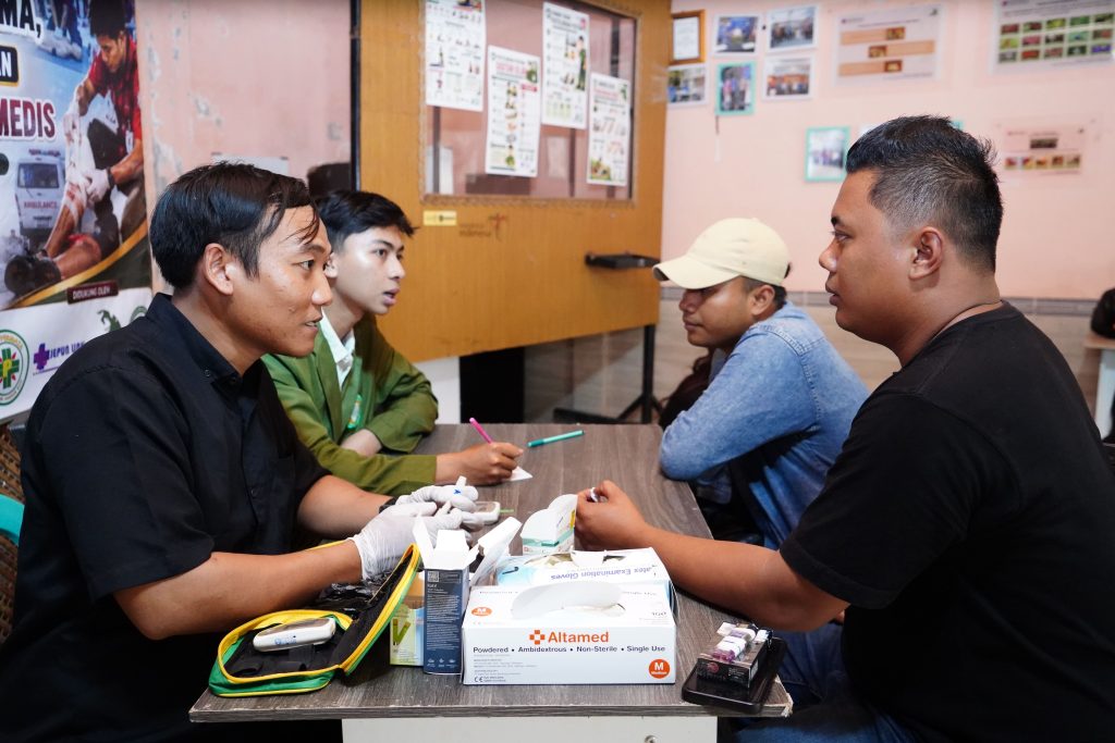 Pemeriksaan kesehatan masyarakat dalam kegiatan Pengabdian kepada Masyarakat FK UNIZAR di Desa Wisata Hijau Bilebante