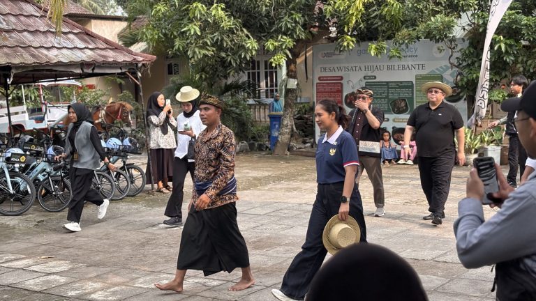 Wakil Menteri Pariwisata RI mengunjungi Desa Wisata Hijau Bilebante Lombok Tengah