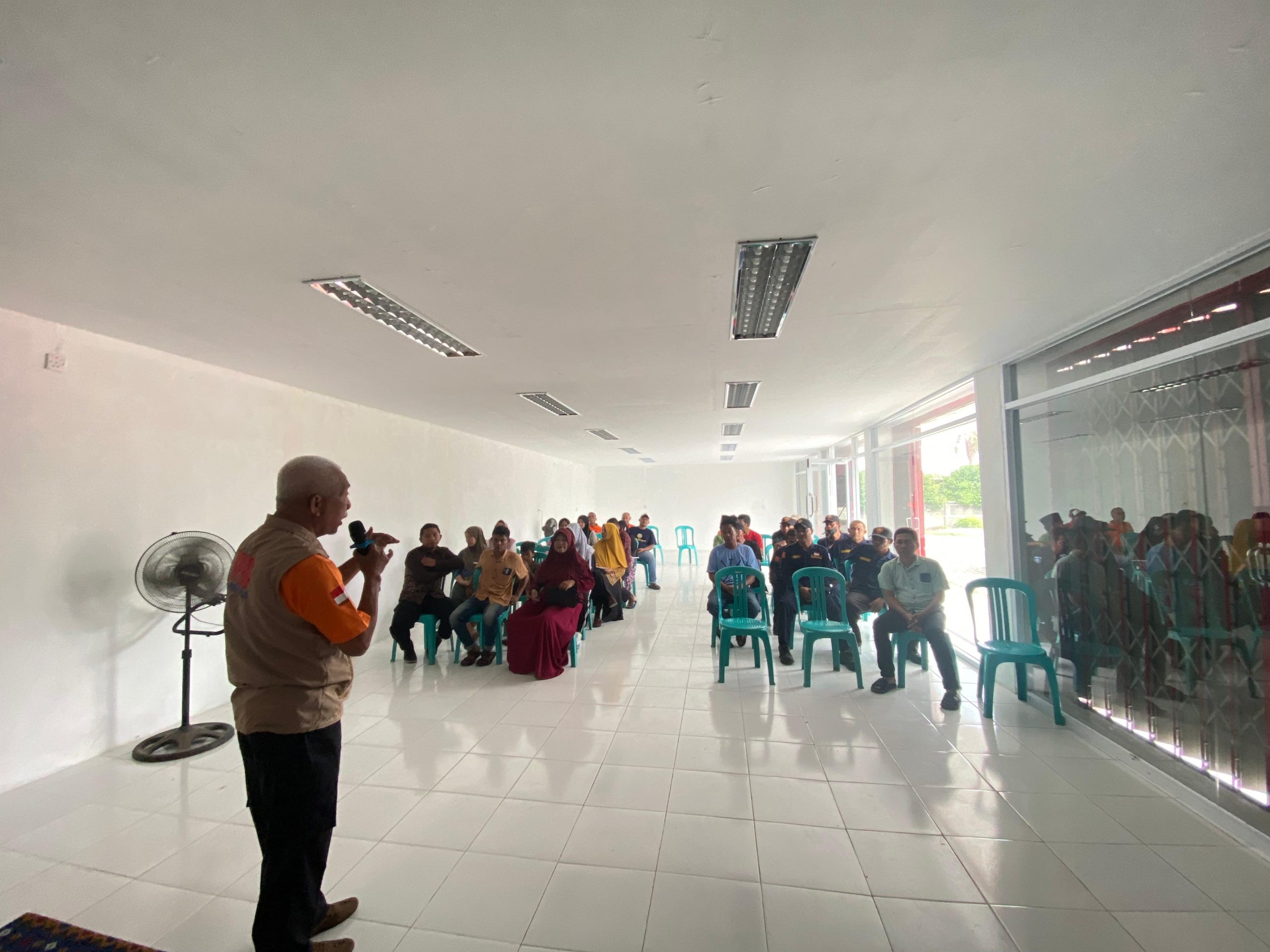 BPBD Kabupaten Lombok Tengah memberikan materi mitigasi bencana kepada masyarakat Desa Bilebante